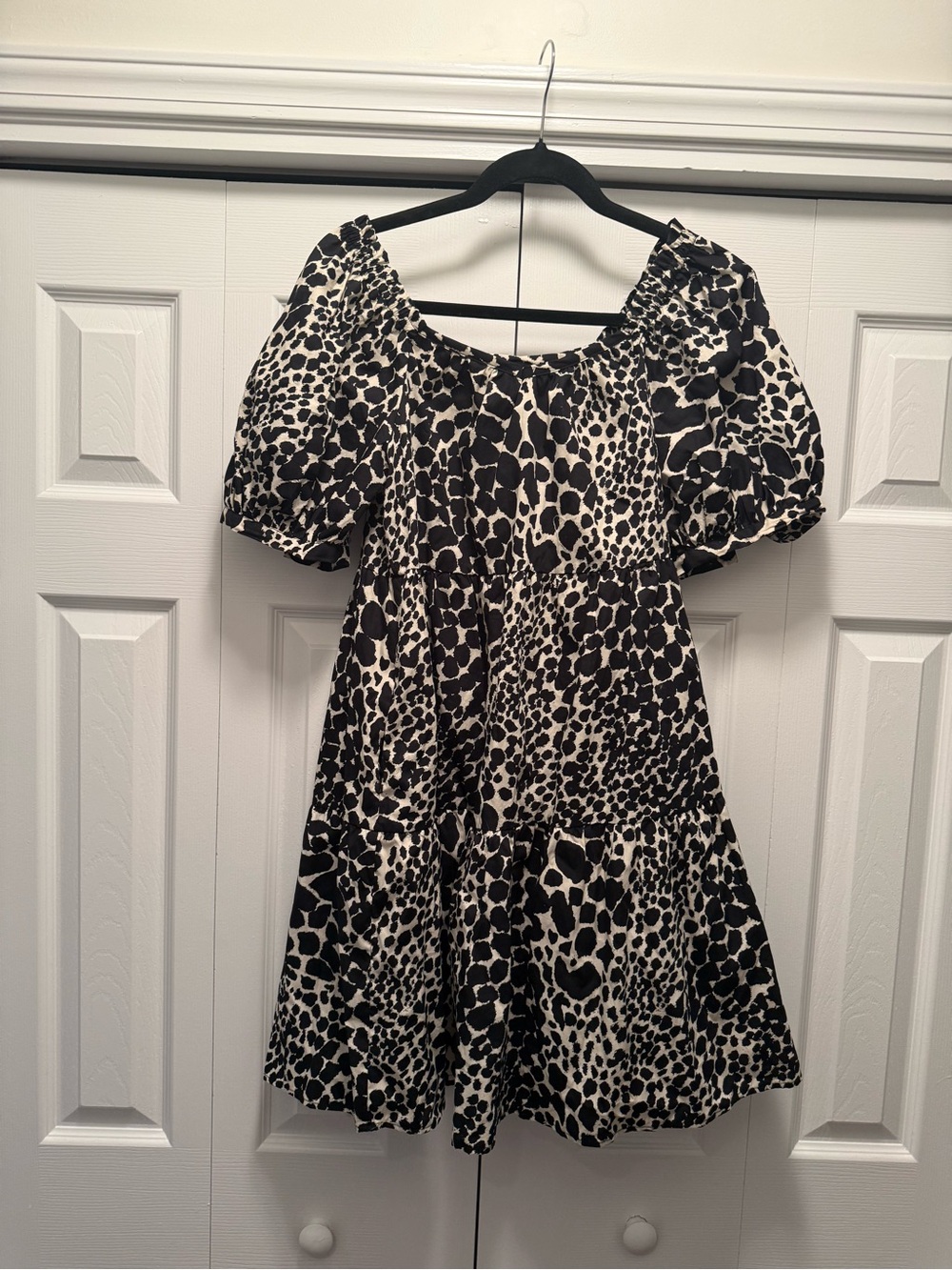 Who What Wear Black and Cream Animal Print Puff Sleeve Dress